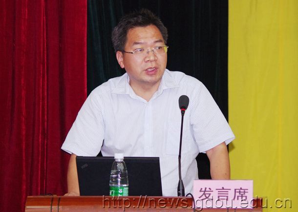 英国365集团举行2012级“双百工程”创新实验班开班典礼